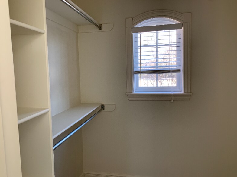 Building Photo - 702 Tunbridge Dr