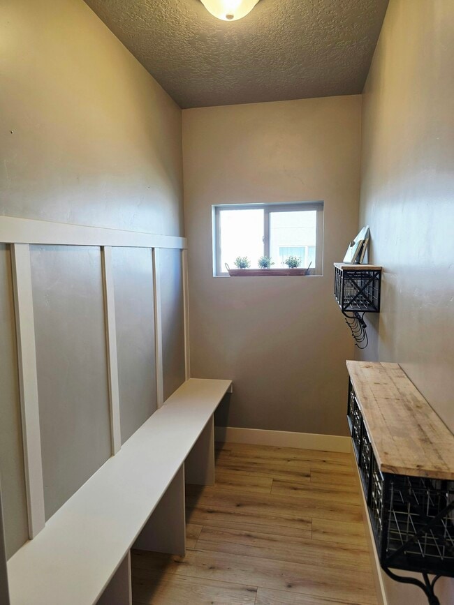 Building Photo - 9051 N Clubhouse Ln