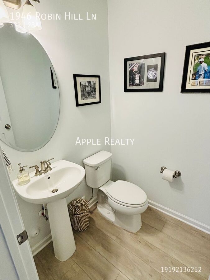 Building Photo - 1946 Robin Hill Ln