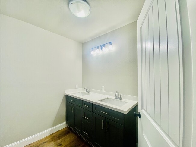 Building Photo - 4604 Dewberry St
