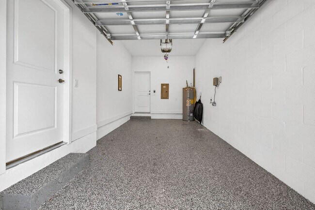 Building Photo - 1734 W Cherry St