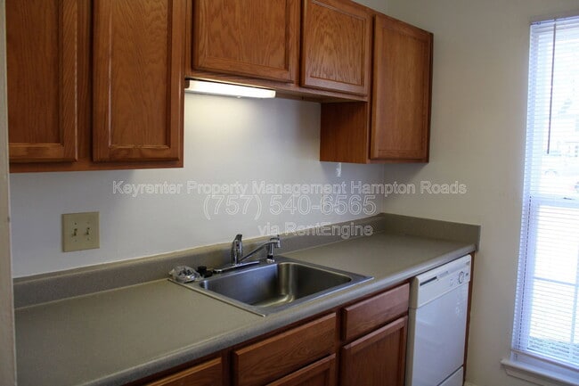 Building Photo - 1 Peachtree Ct