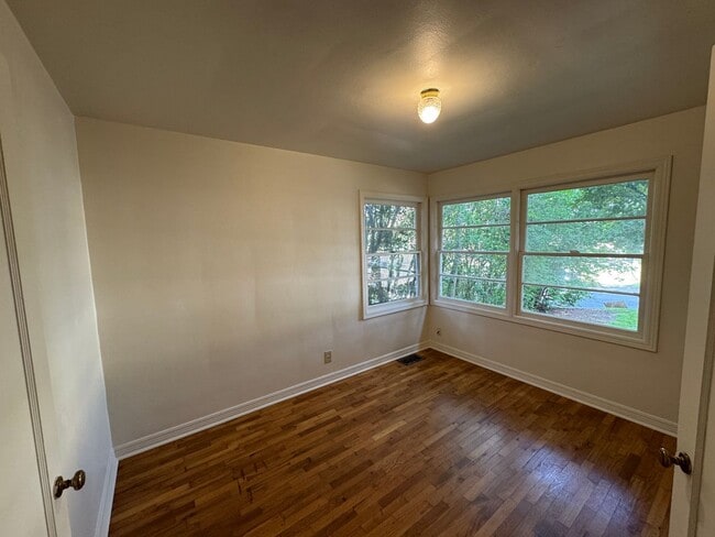 Building Photo - 3 Bedroom House in Southwest Eugene