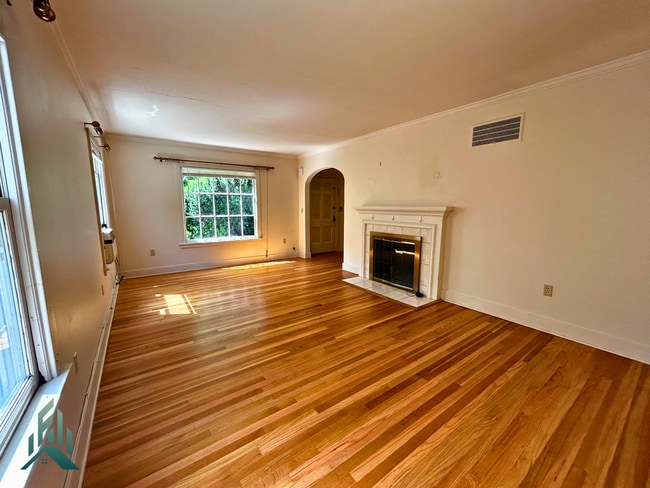 Building Photo - Charming 4 Bedroom Home with Hardwood Floors, Gas Fireplace & Large Fenced Yard