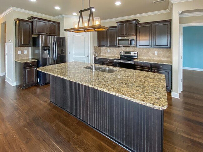 Building Photo - 3037 Greenway Cir SE