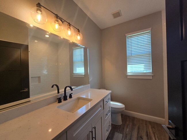 Building Photo - Beautiful 3-Bedroom, 3-Bath Home with Bonu...