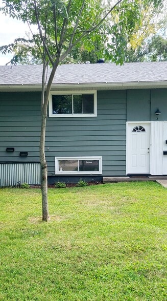 Building Photo - 496 Lawnview Dr