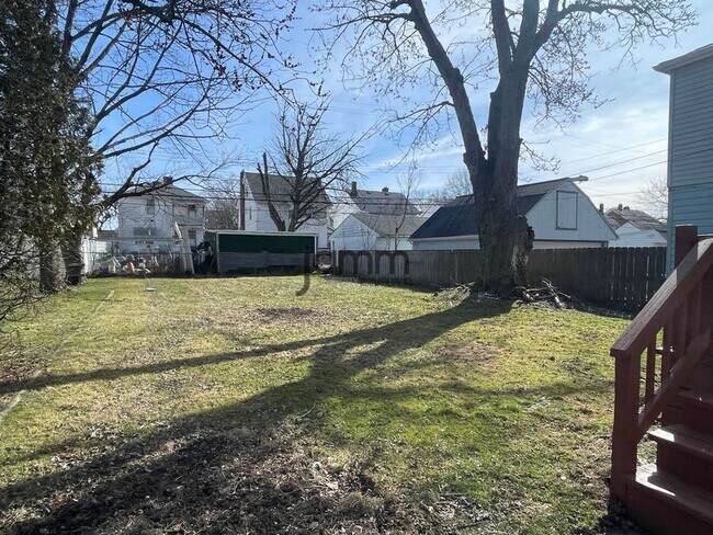 Building Photo - 5233 Anthony St