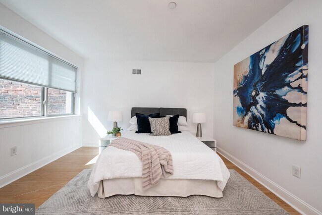 Building Photo - 2102 Berges St