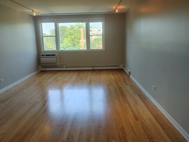 Building Photo - 445 Sherman Ave
