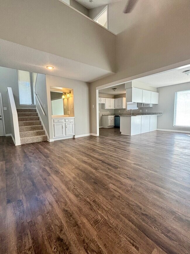 Building Photo - 14218 High Point Dr