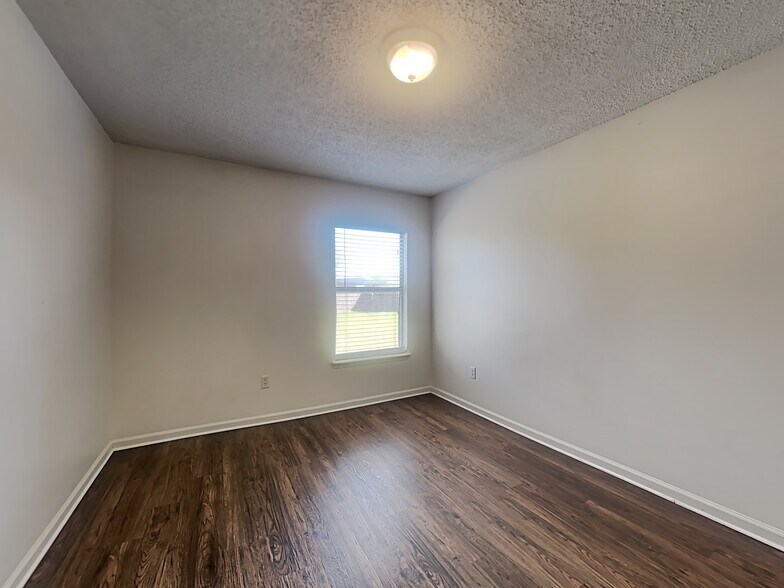 Building Photo - 624 Fallen Timbers Dr