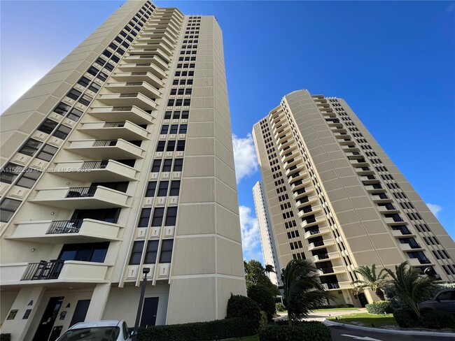 Building Photo - 2800 N Ocean Dr