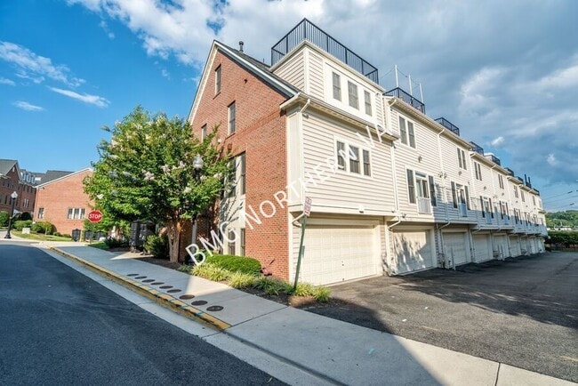 Building Photo - 3316 S Kemper Rd