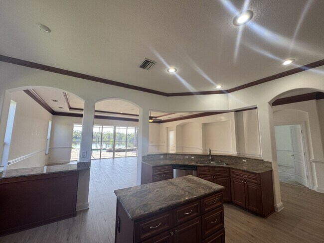 Building Photo - 333 Cipriani Way