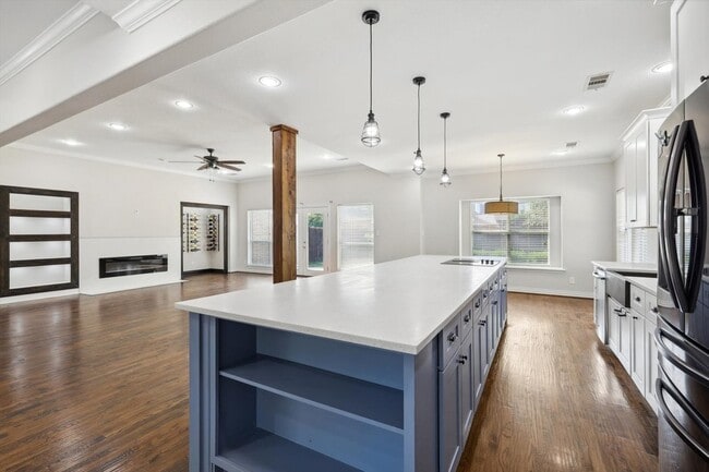 Building Photo - 6043 Fieldstone Dr