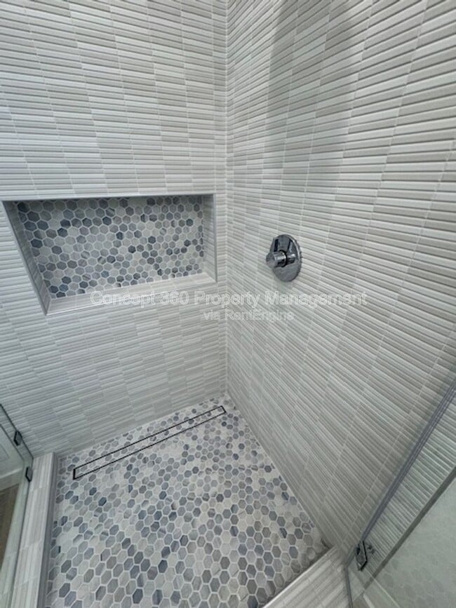 Building Photo - 6170 Briercrest Ave