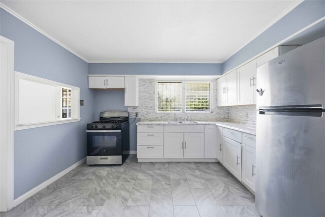 Building Photo - 5919 Van Fleet St