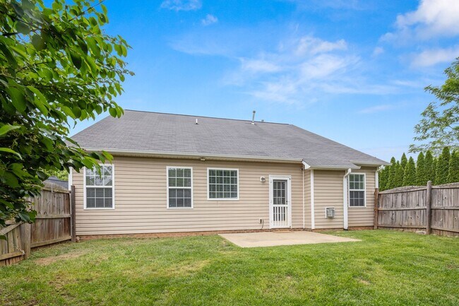 Building Photo - Spacious House in Hadley Park