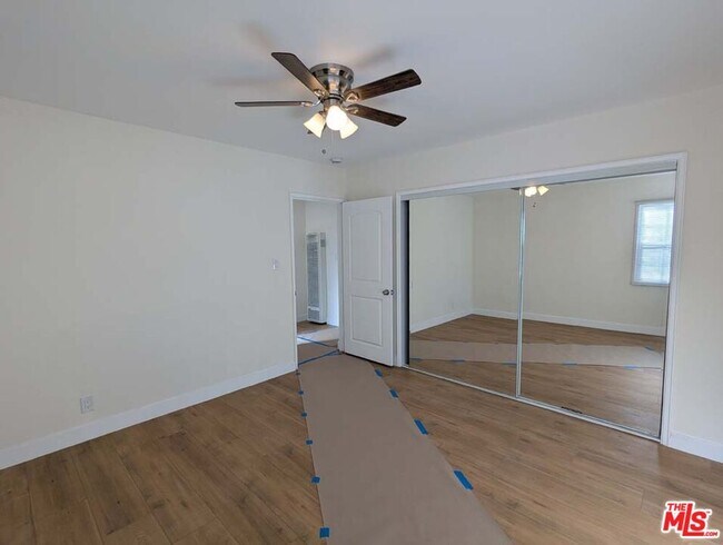 Building Photo - 3966 S Victoria Ave