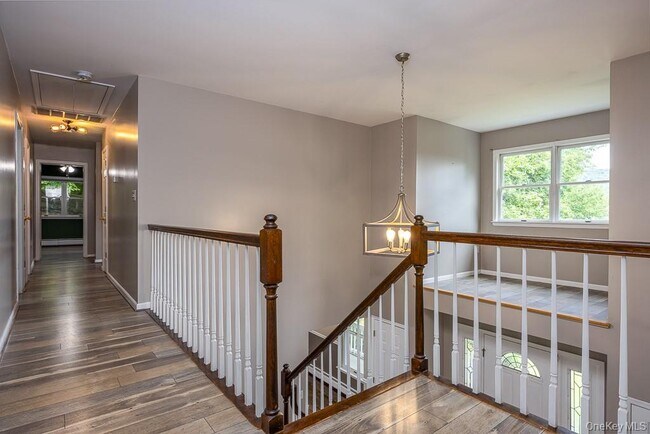 Building Photo - 5 Sherwood Farms Ct