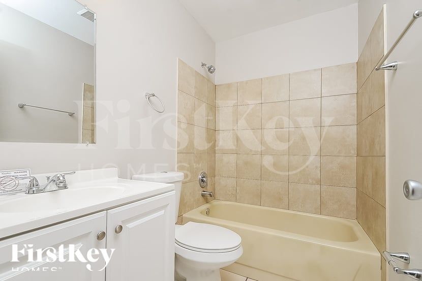 Building Photo - 1807 Greenwood Valley Dr