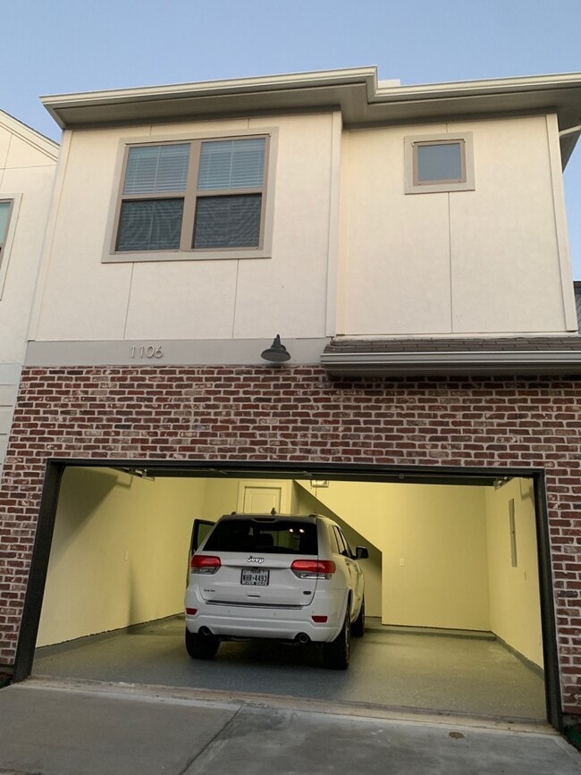 Building Photo - 1106 Fuschia Rd