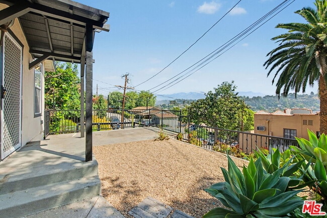 Building Photo - 807 Annan Terrace