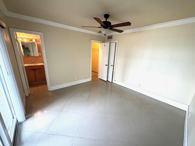 Building Photo - 4500 N Flagler Dr