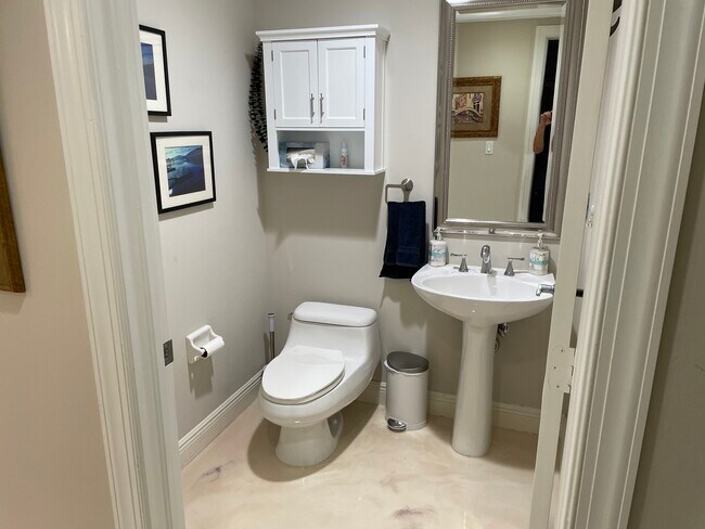 Building Photo - 2104 W First St