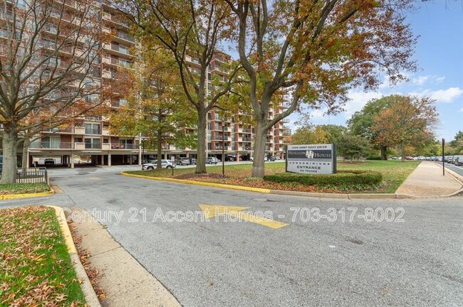 Building Photo - 1300 Army Navy Dr