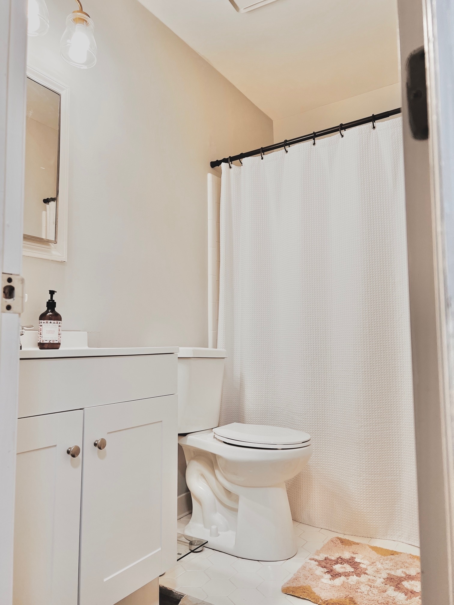 full bathroom - 302 Springview Ln
