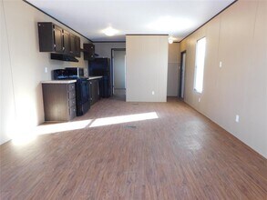 Building Photo - 112 FM 972