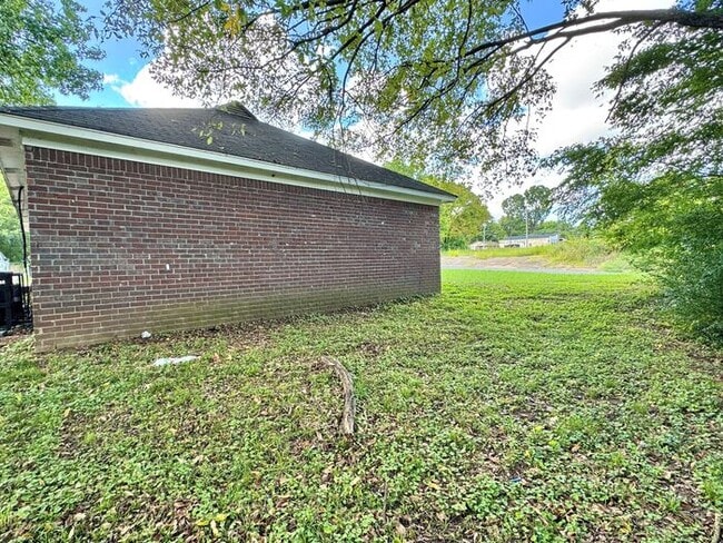 Building Photo - 1730 Swift St