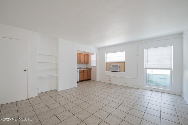Building Photo - 810 2nd St N