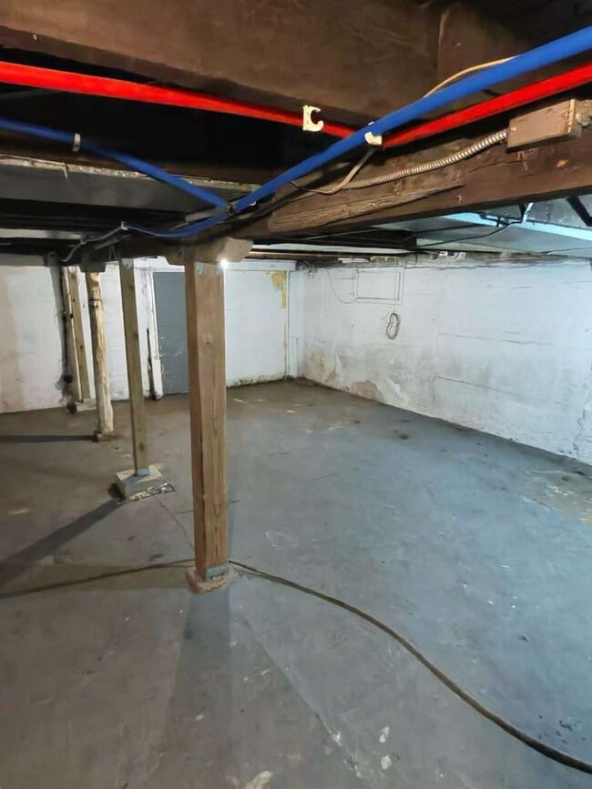 Building Photo - Spacious and Comfortable Living on Buddie Avenue