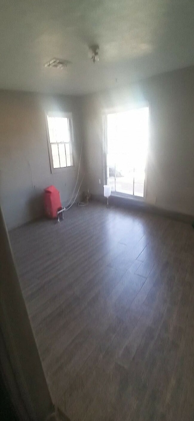 Building Photo - 1104 W Washington Ave