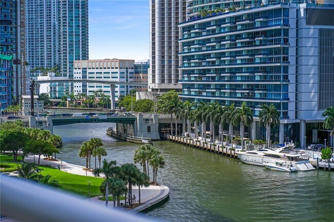 Building Photo - 901 Brickell Key Blvd