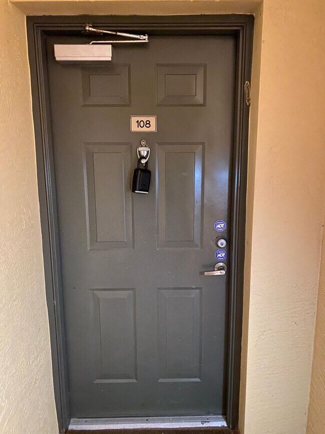 Building Photo - Spacious 2BR/2BA First-Floor Condo with Garage