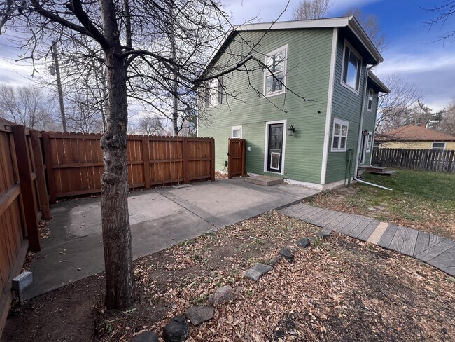 Building Photo - 334 W Willox Ln