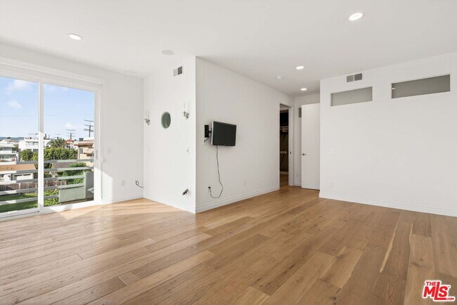 Building Photo - 30 Galleon St