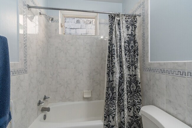 Building Photo - 2633 Adams Mill Rd NW