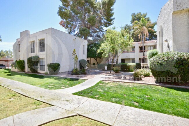 Building Photo - 3119 W Cochise Dr