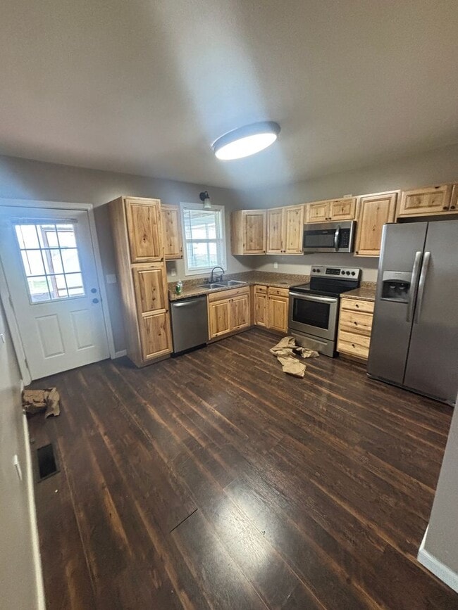 Building Photo - 2 Bedroom, 1 Bathroom House