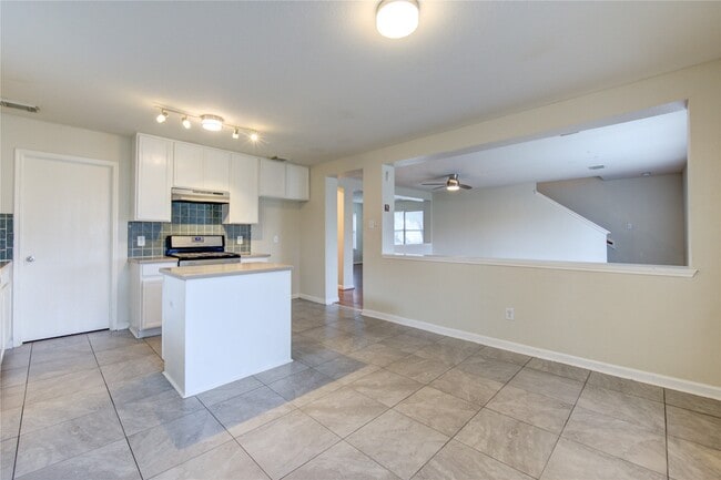 Building Photo - 15518 Miller House Ln