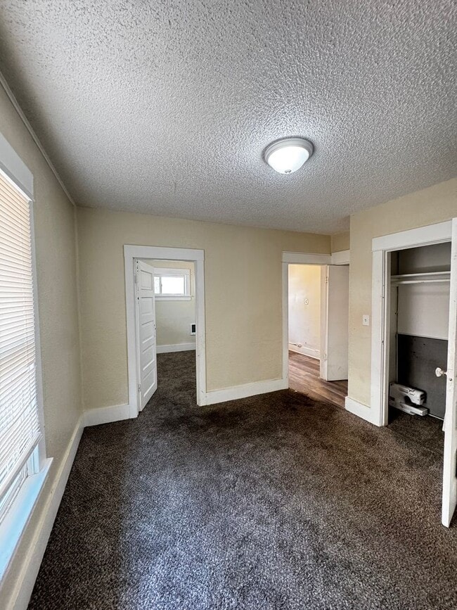 Building Photo - 1203 W Yakima Ave