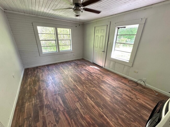 Building Photo - 1 Bedroom- 1 Bathroom- (with bonus room) House in Shannon!