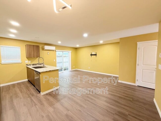 Building Photo - 5711 NE 74th Ct