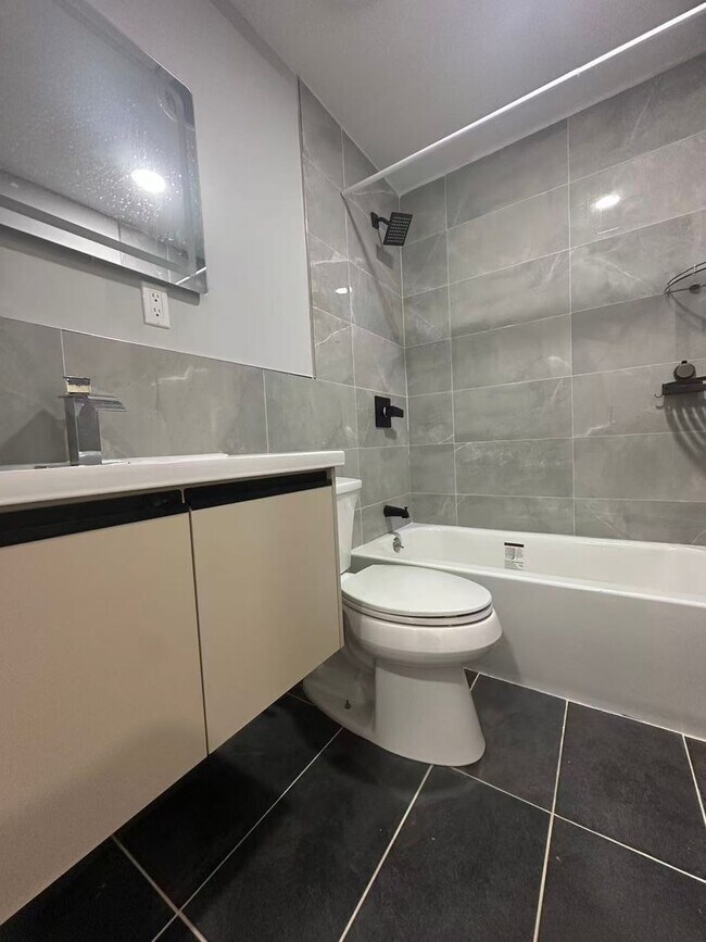 Building Photo - 3B1.5B House Available in South Philly