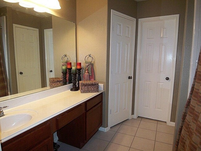 Building Photo - 10838 Windfern Lakes St